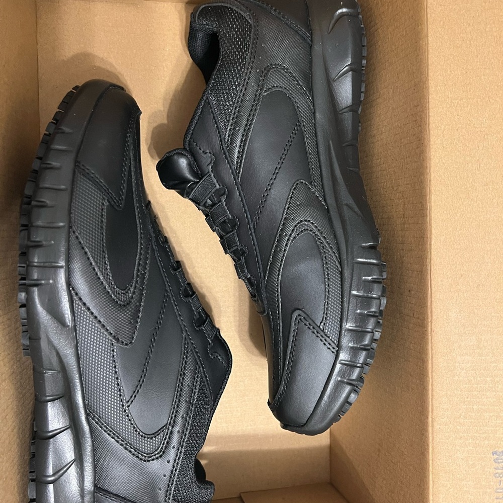 NWT - Suregrip Laceless Black Sneakers - Size 9.5